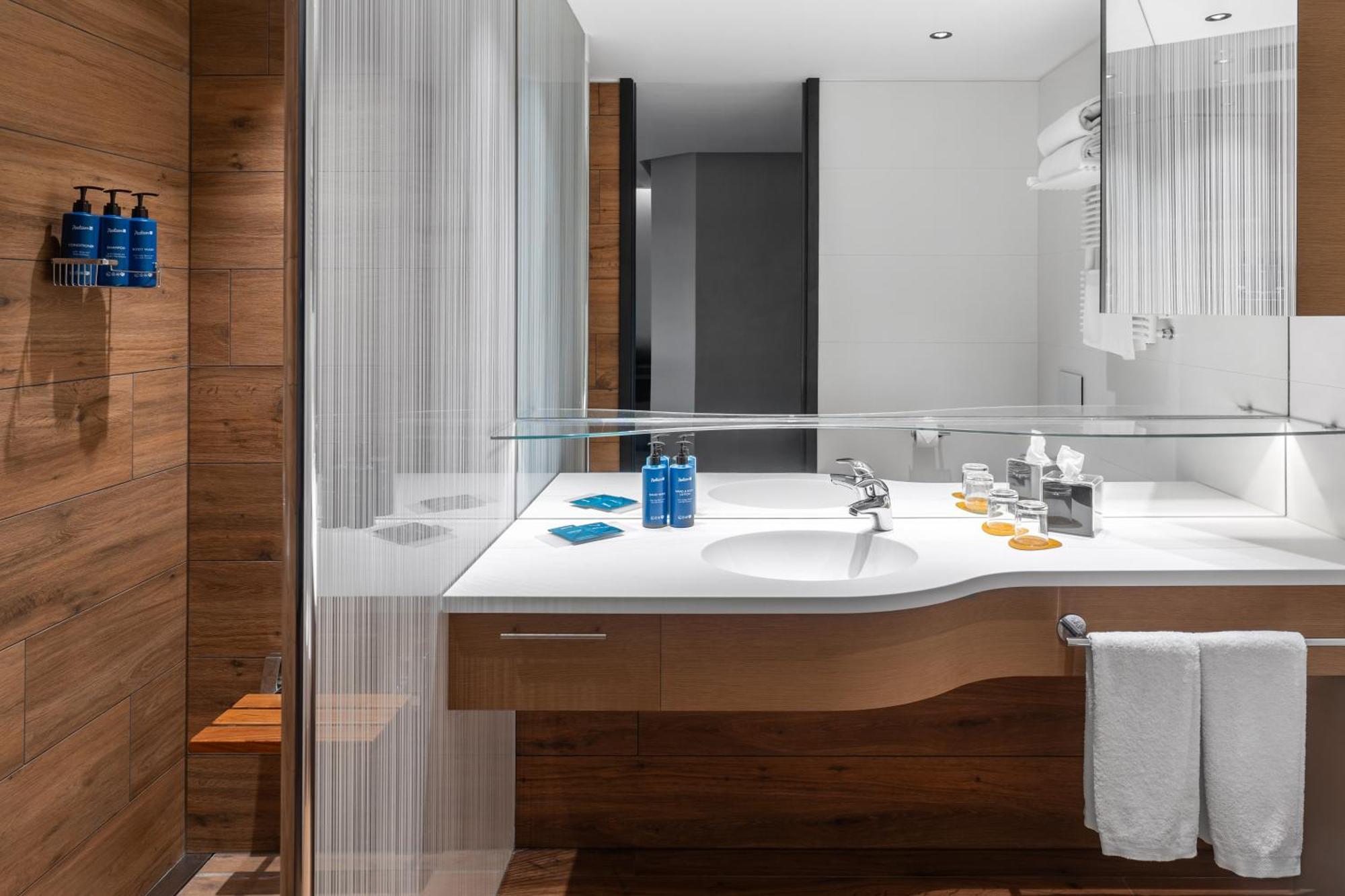 Radisson Blu Hotel, Bergamo Choruslife Bagian luar foto