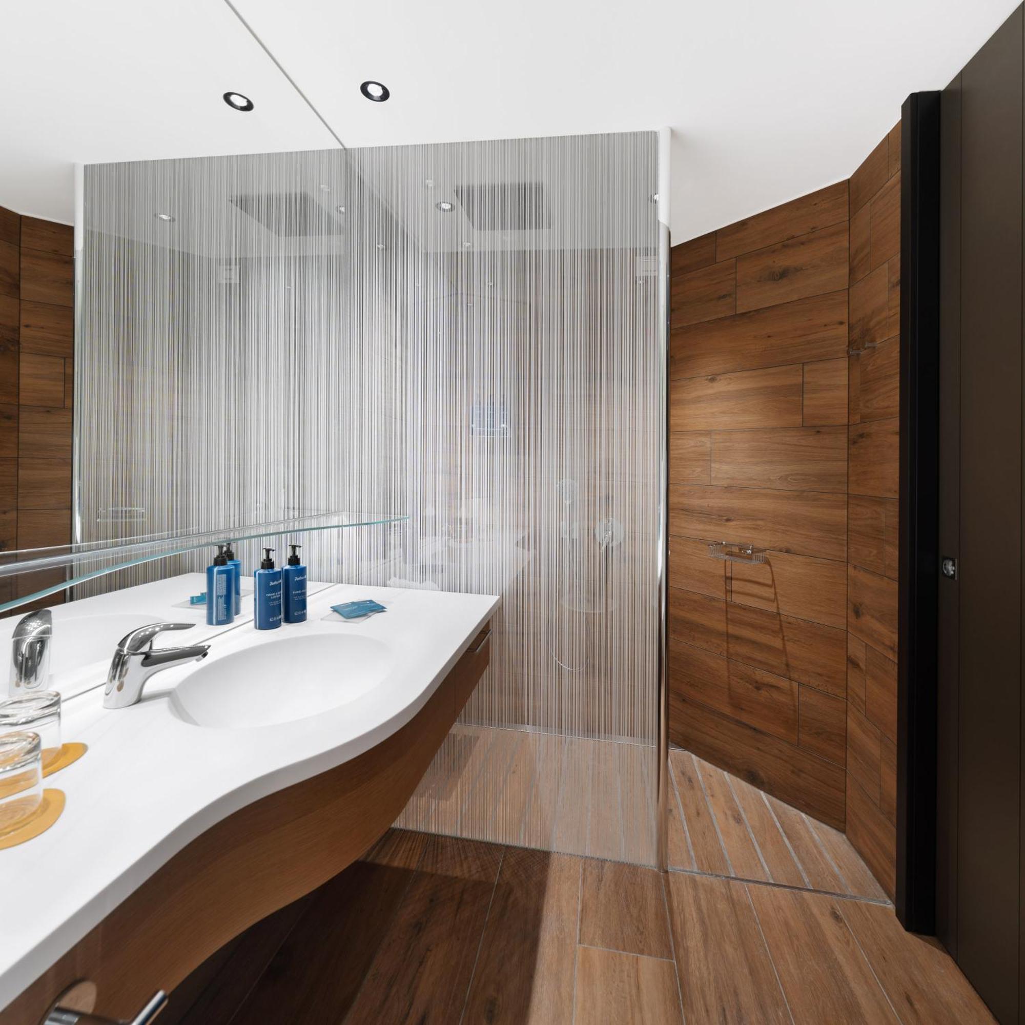 Radisson Blu Hotel, Bergamo Choruslife Bagian luar foto