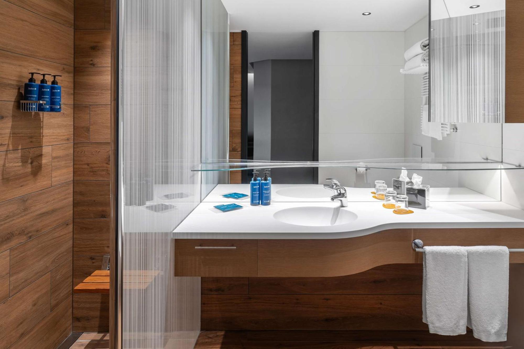 Radisson Blu Hotel, Bergamo Choruslife Bagian luar foto