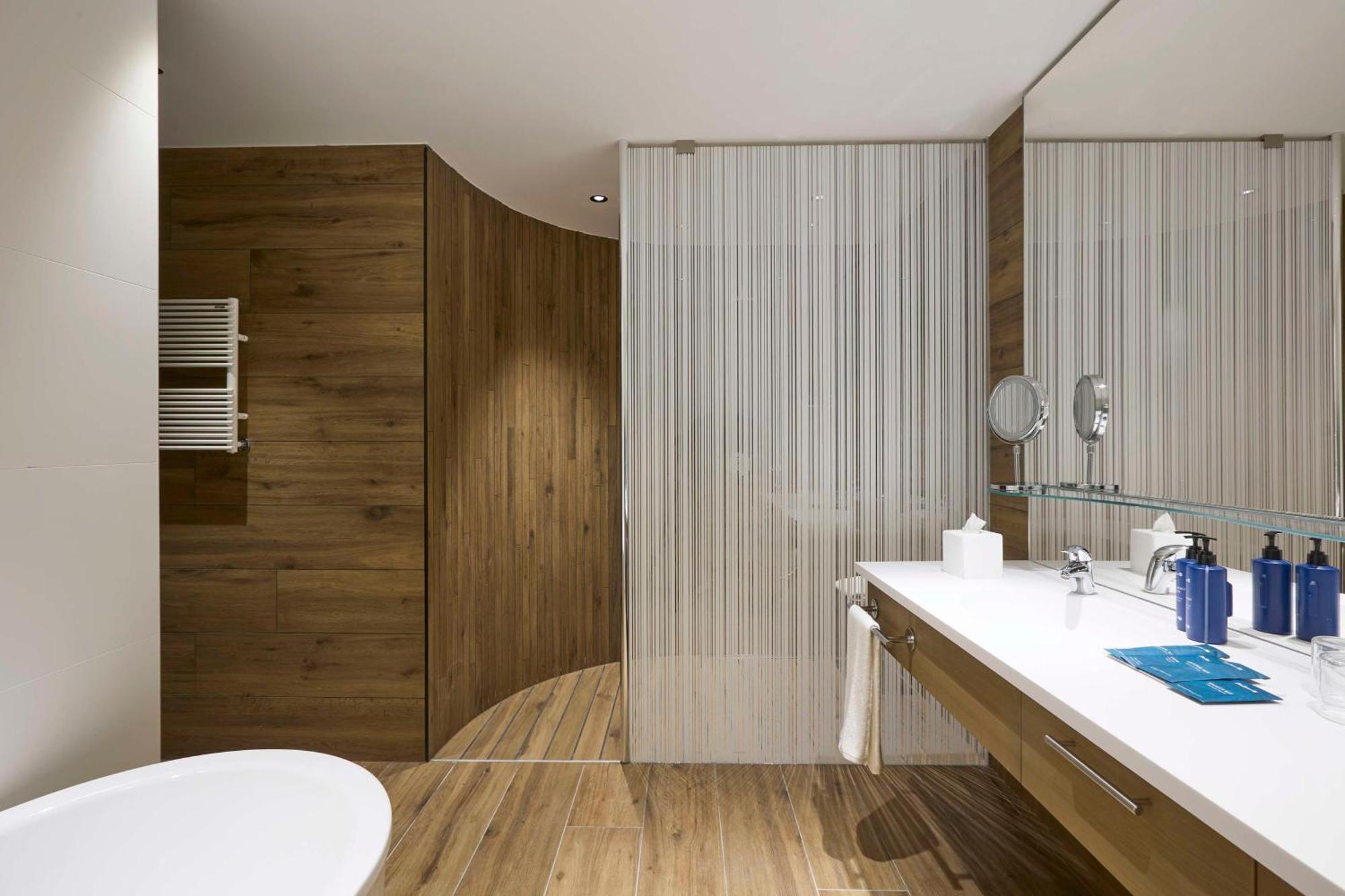 Radisson Blu Hotel, Bergamo Choruslife Bagian luar foto