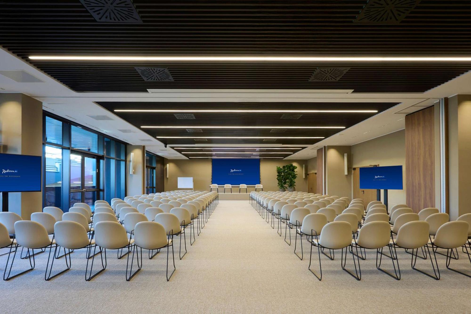 Radisson Blu Hotel, Bergamo Choruslife Bagian luar foto
