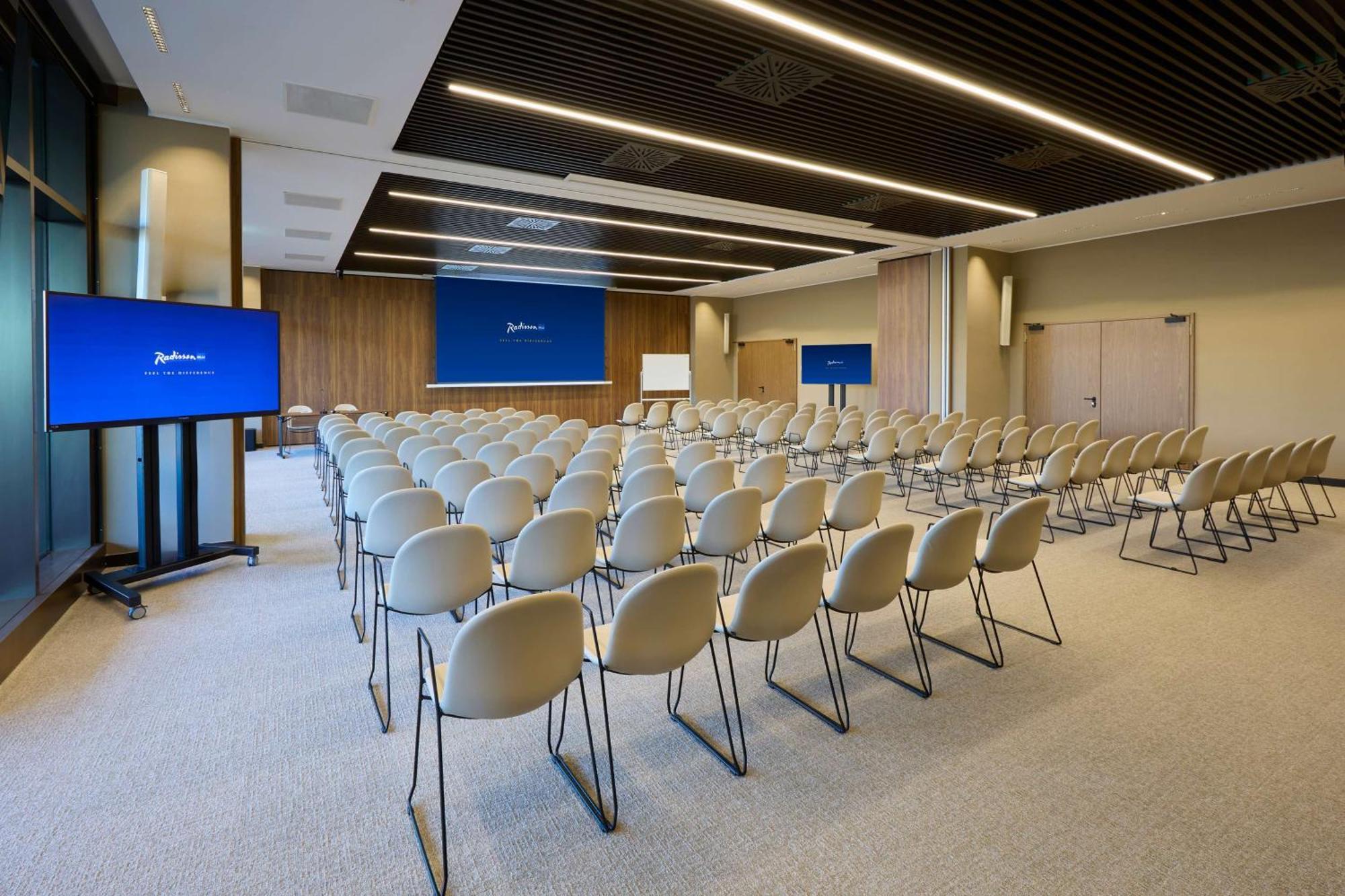 Radisson Blu Hotel, Bergamo Choruslife Bagian luar foto